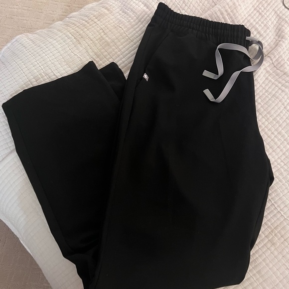 New Figs Sewell Pants in Black, Size XL - Picture 2 of 3